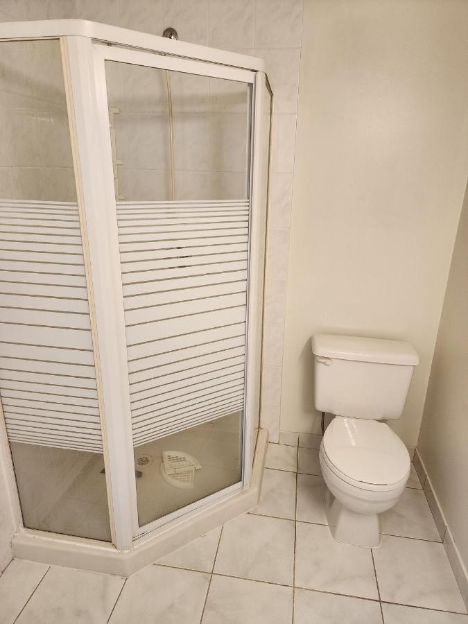 Economical Homestay Burnaby Exterior photo